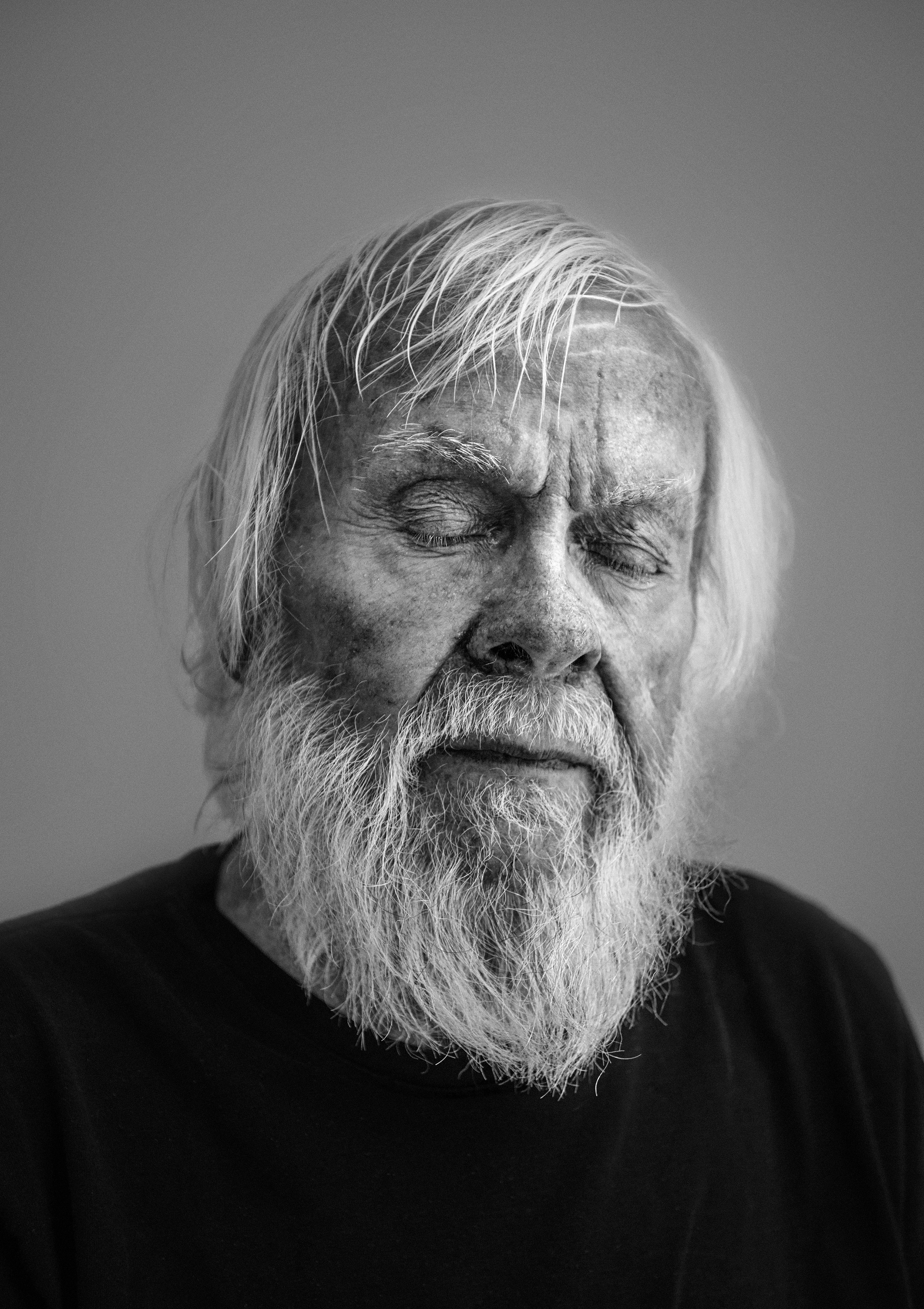 Olaf Heine, John Baldessari, Venice Beach,
2016 / Courtesy of CAMERA WORK Gallery
© VG Bild-Kunst, Bonn, 2026