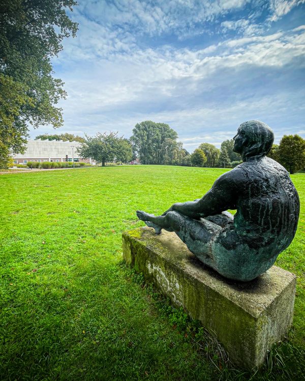 magret_middell_lemke_grosse_sitzende_1969.jpg